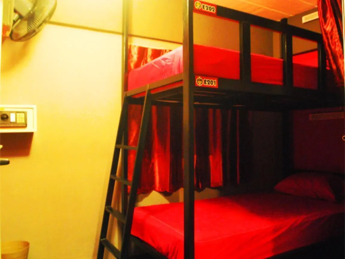 Let It Bee Econo Hostel Koh Lanta