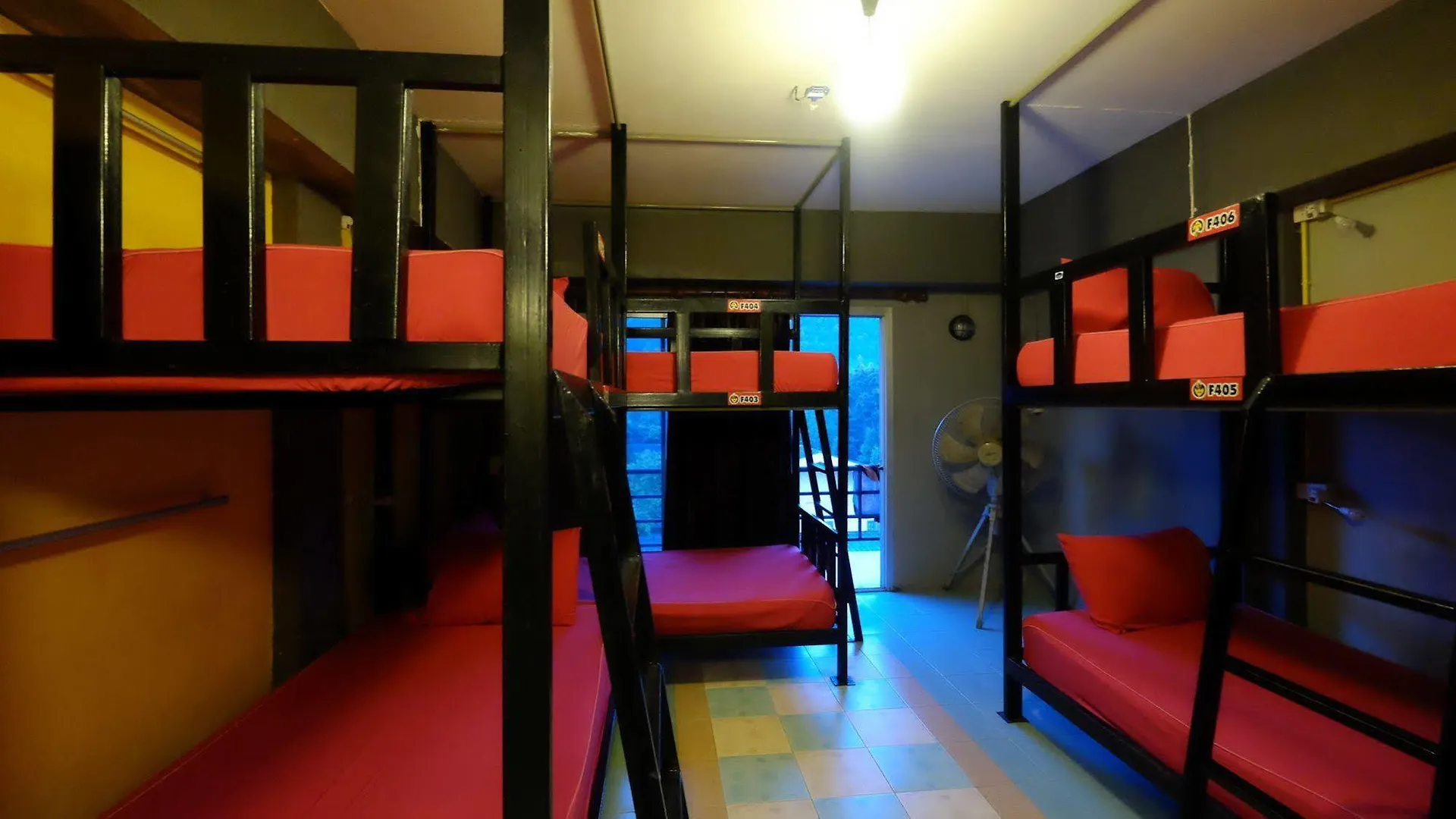 Let It Bee Econo Hostel Koh Lanta