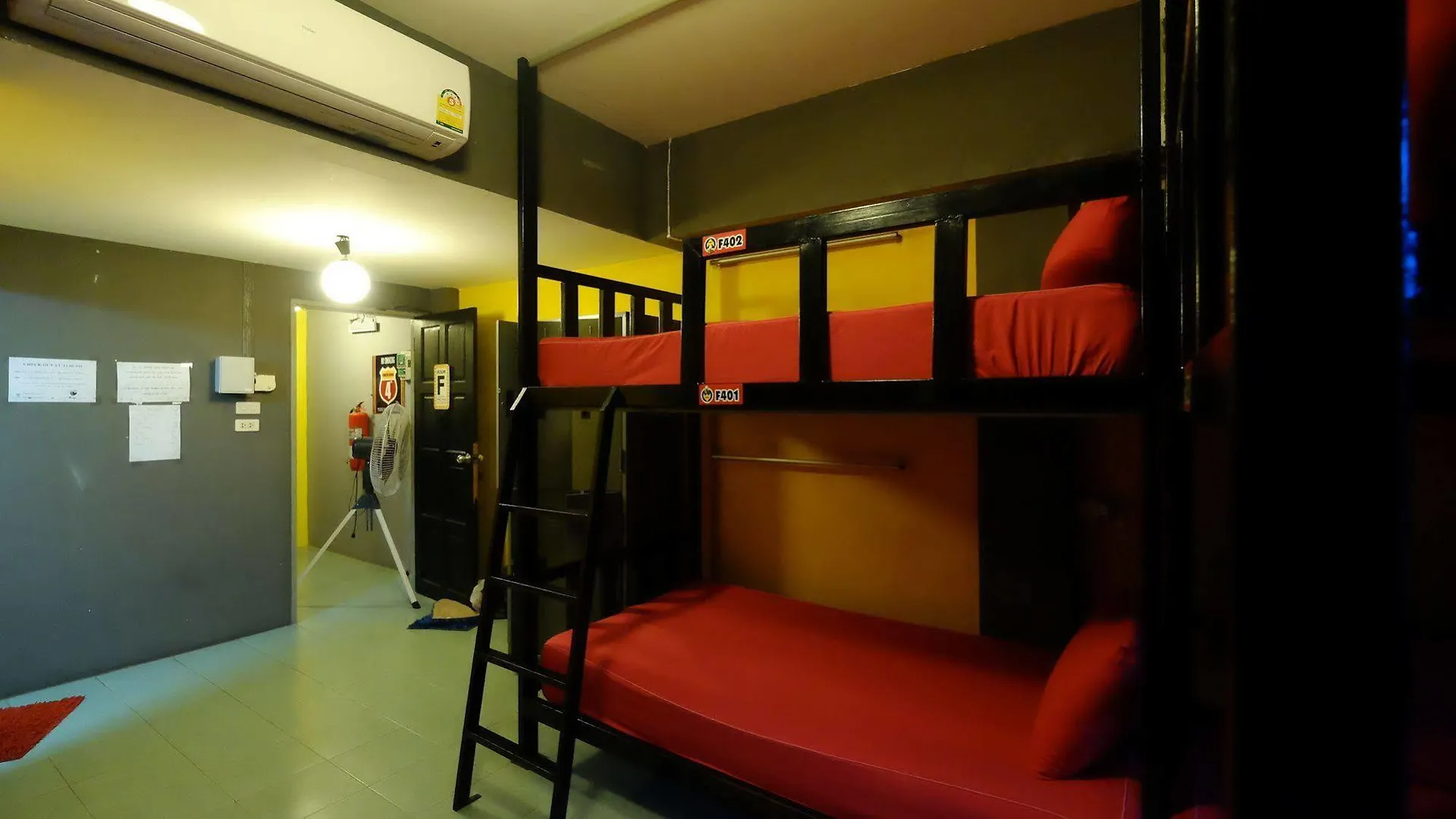Let It Bee Econo Hostel Koh Lanta