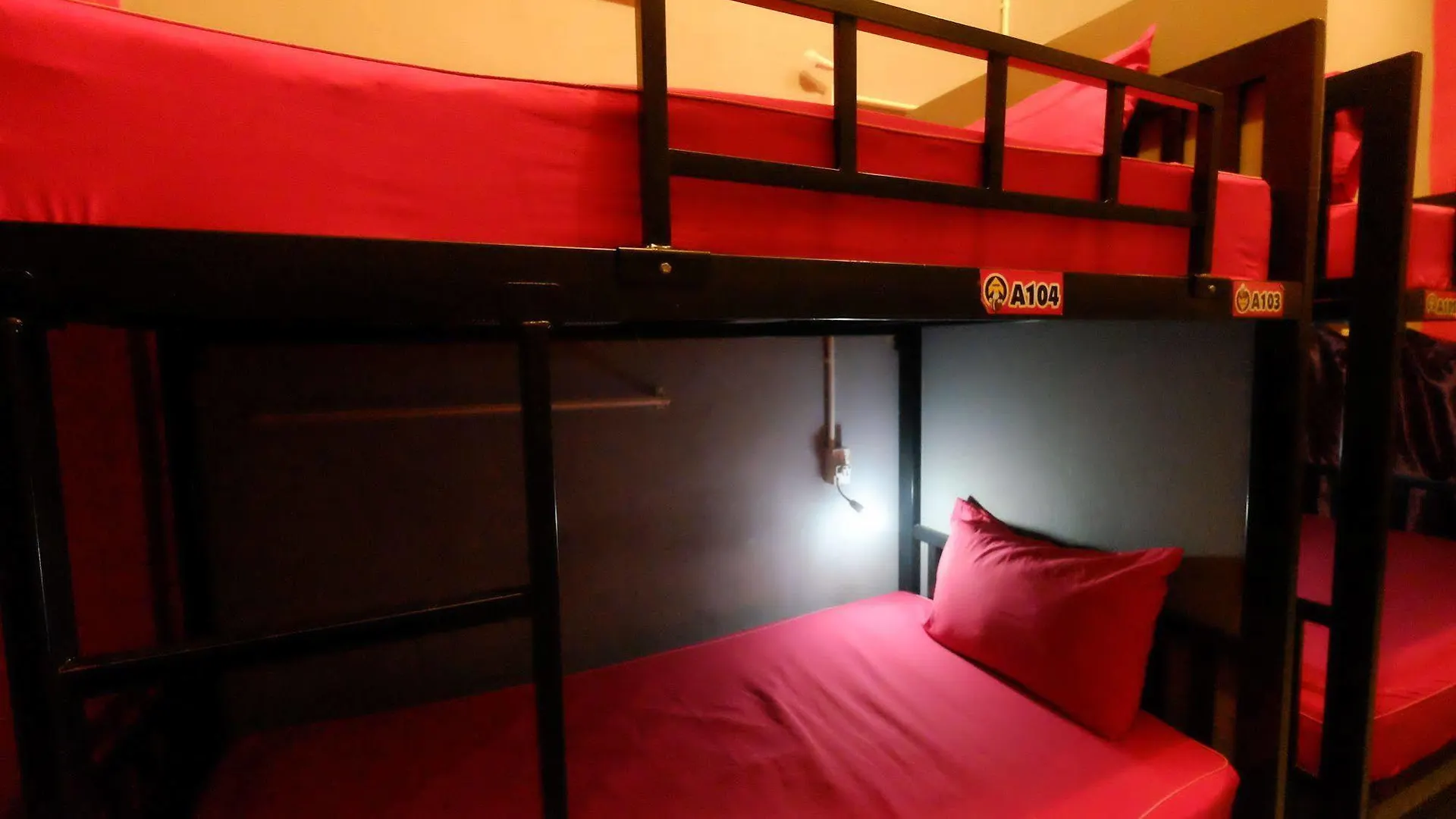 Let It Bee Econo Hostel Koh Lanta